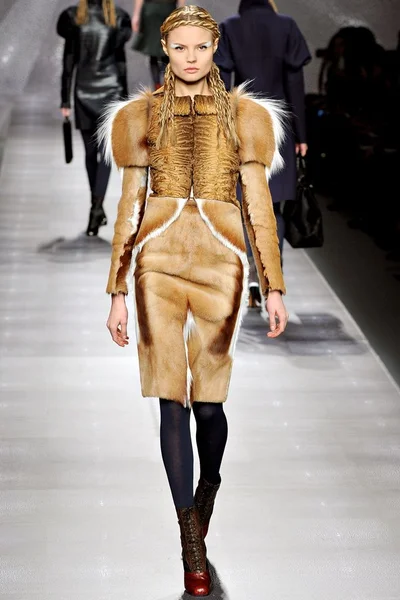 Look 13